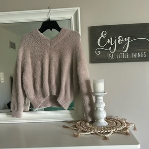 Size XS. Blush Pink. V-Neck Sweater.